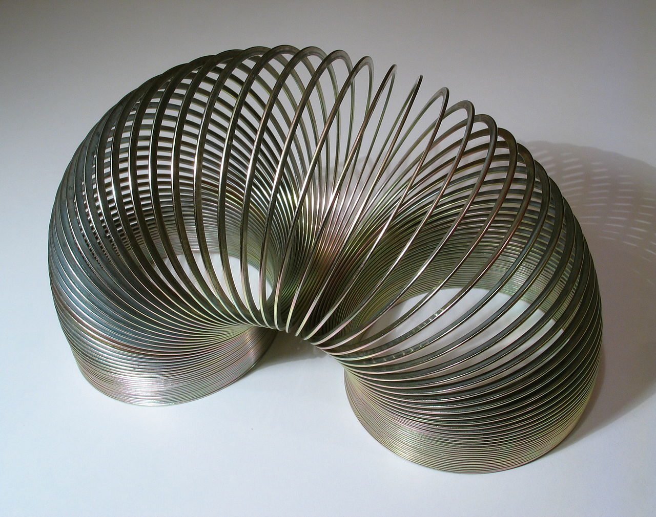 The Joy of Slinky – The Physics of a Metal Marvel